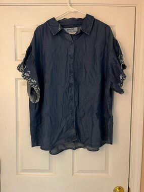 Inner Circle Chambray Buttonu-Down Shirt in Denim Blue